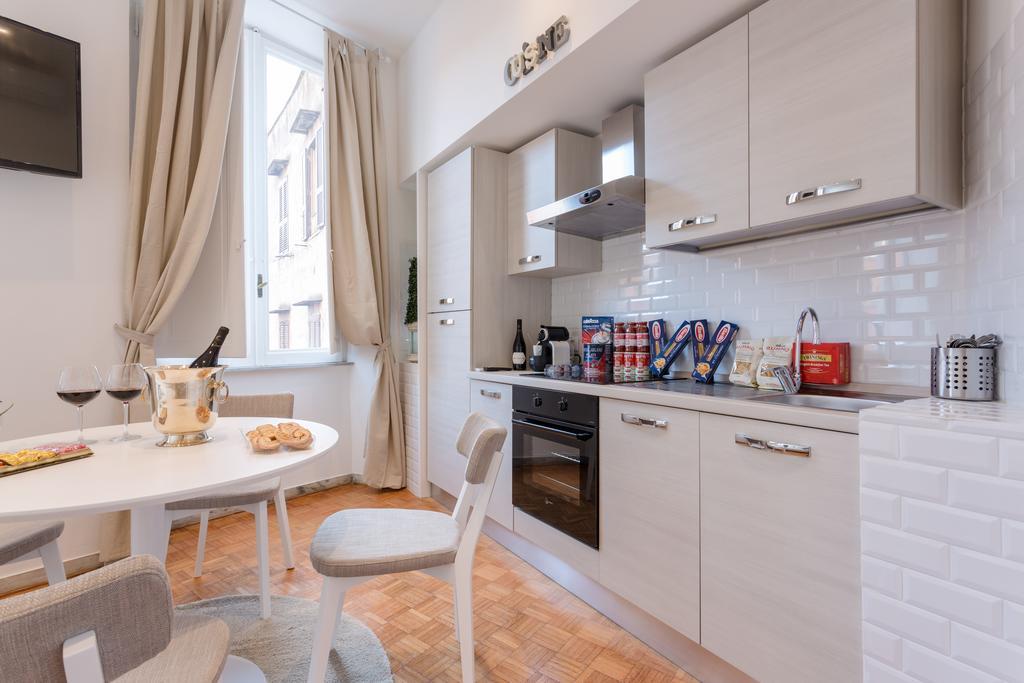 Townhouse By The Spanish Steps Рим Номер фото