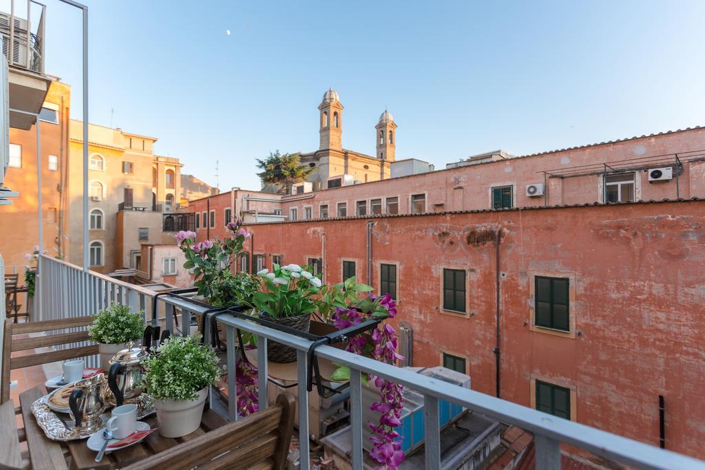 Townhouse By The Spanish Steps Рим Номер фото