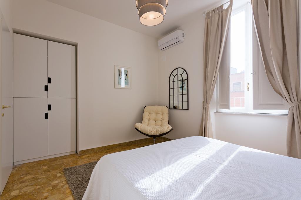 Townhouse By The Spanish Steps Рим Номер фото