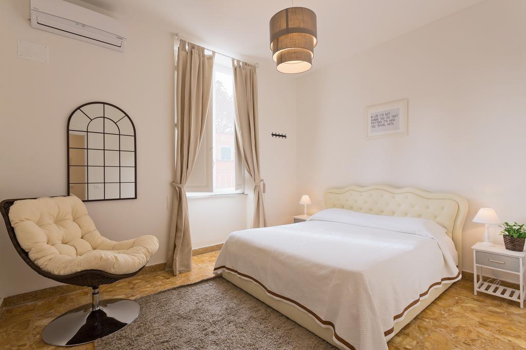 Townhouse By The Spanish Steps Рим Номер фото
